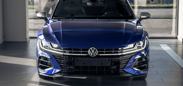 Pagalbinės sistemos „Volkswagen“ automobiliuose: stabilumo garantas permainingomis oro sąlygomis