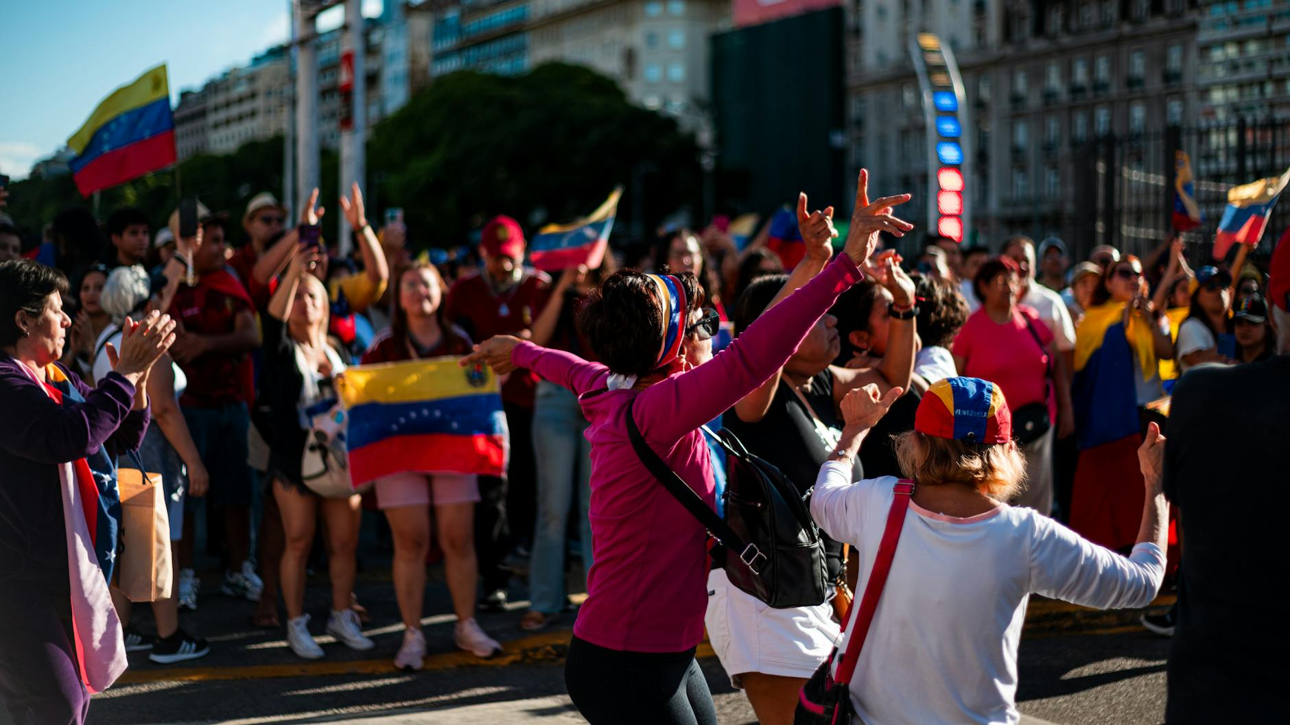 Kaip tolerantiškas požiūris į įvairovę keičia vietos bendruomenių gyvenimą: praktiniai pavyzdžiai iš Lietuvos miestų